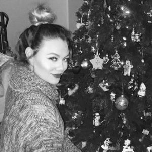 Meet your Posher, Cassandra